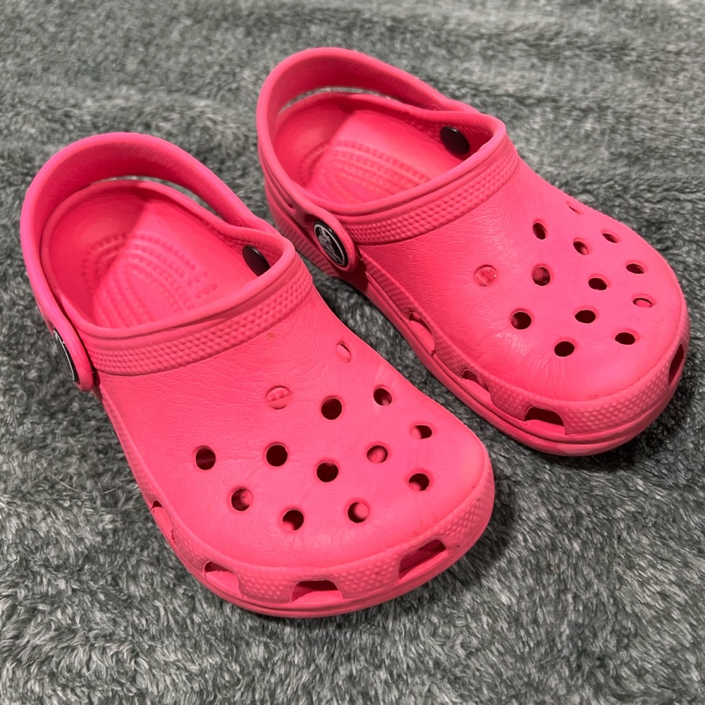 Pink Crocs Toddler Size 6 7.